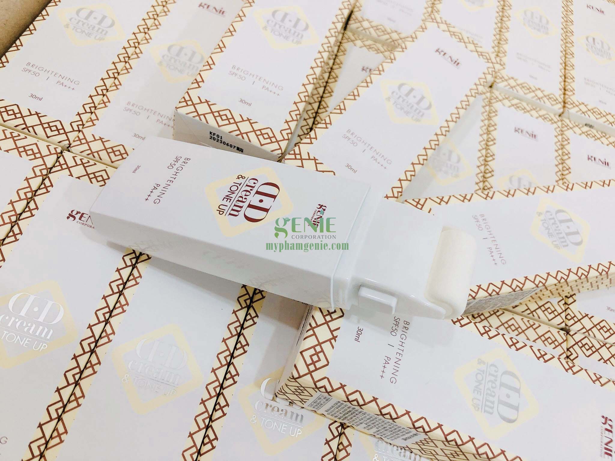 Kem nền thanh lăn genie có gì hot
